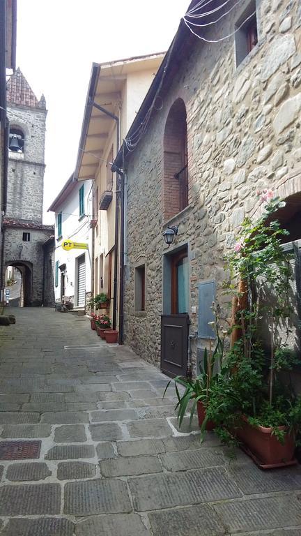 La Tana Nel Castelvecchio Apartment Giampierone Exterior foto